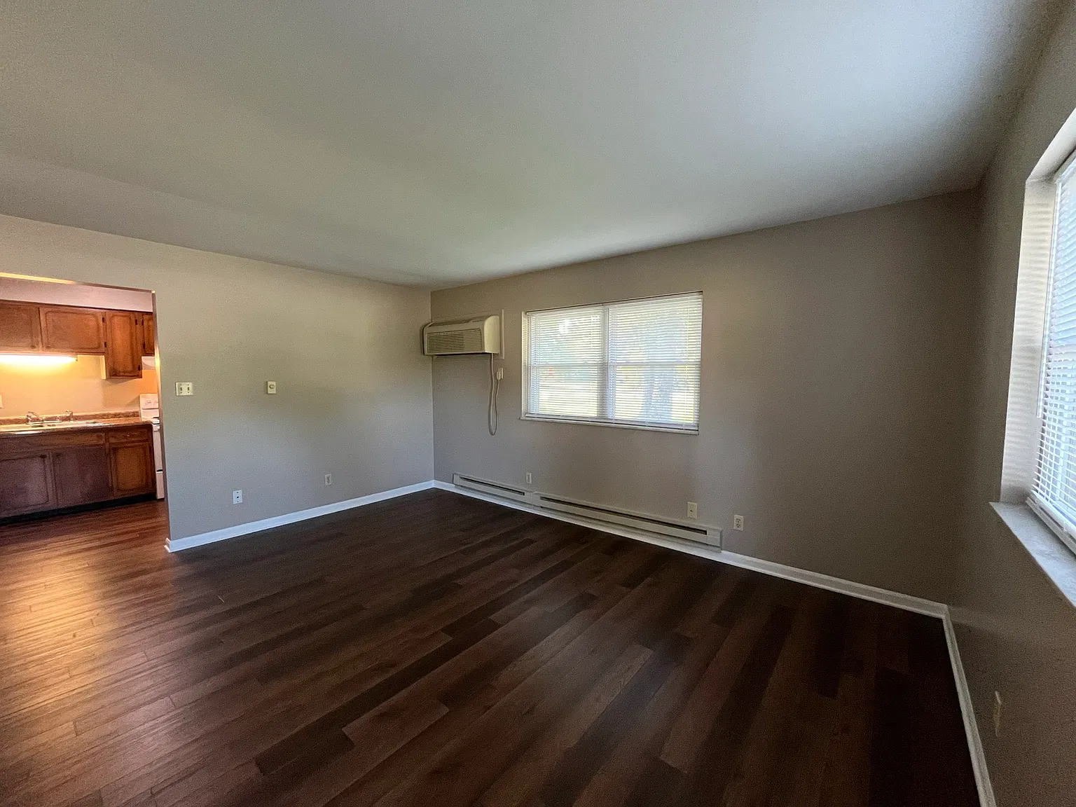 1 bed, 1.5 bath, 576 sqft, $1,000 — Photo 3