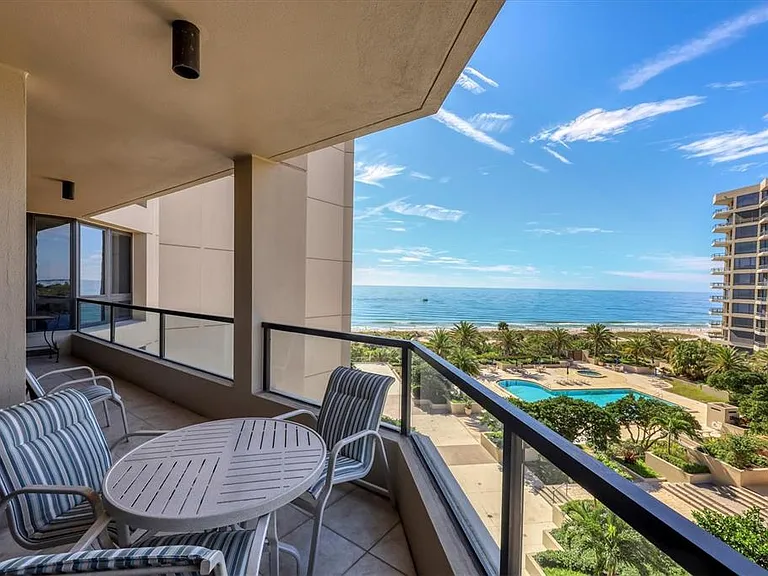 1211 Gulf Of Mexico Dr #405 — Photo 1