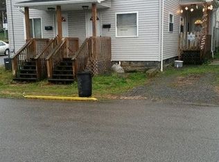 242 1/2 Maple Ave, Grafton, WV 26354