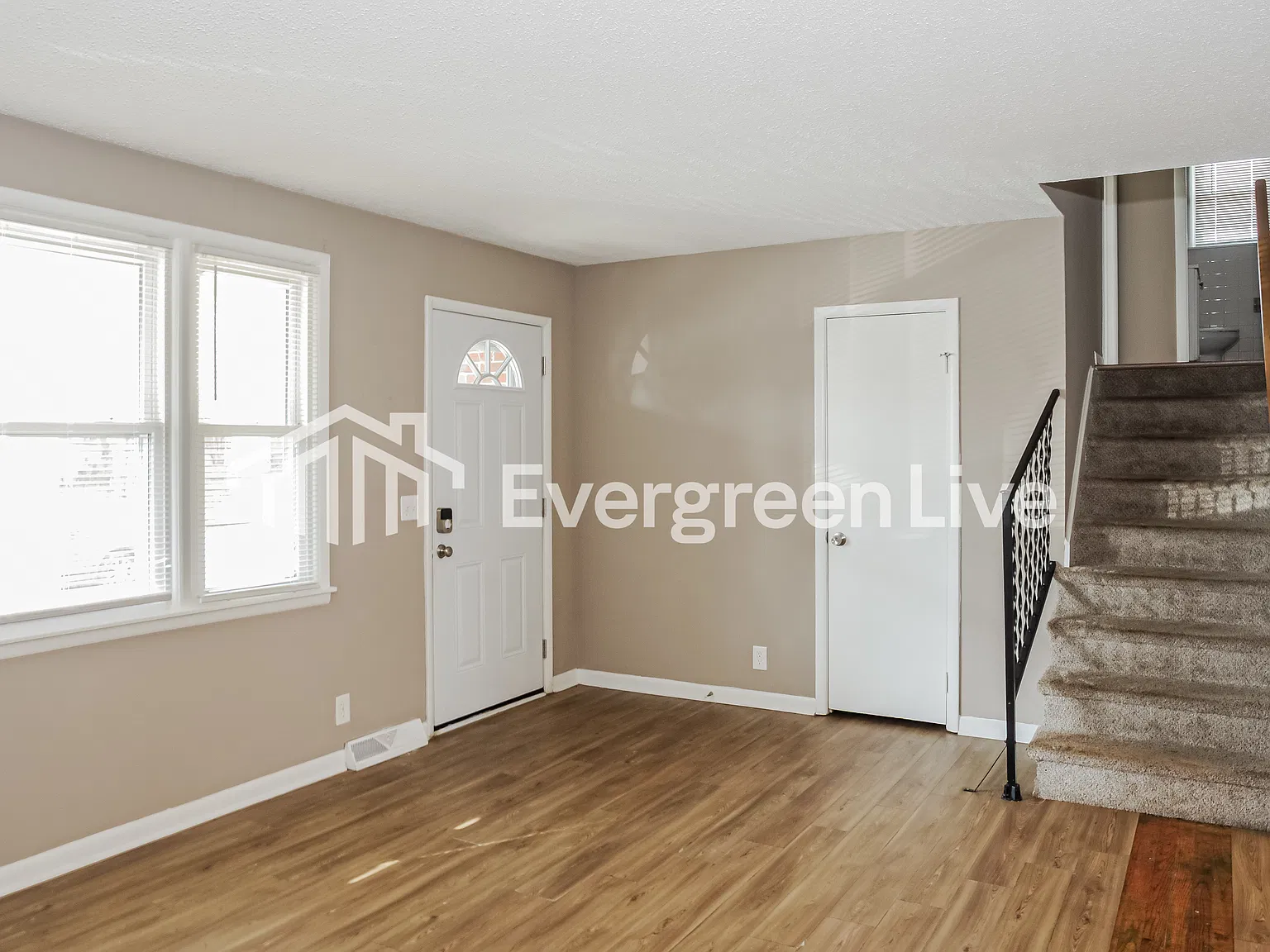 3 bed, 2.0 bath, 1233 sqft, $1,245 — Photo 3