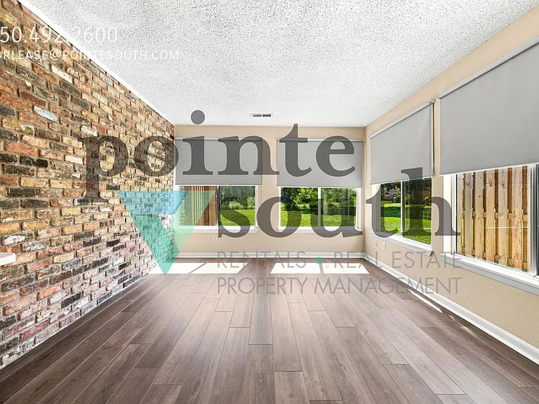 4742 Huron Dr — Photo 6