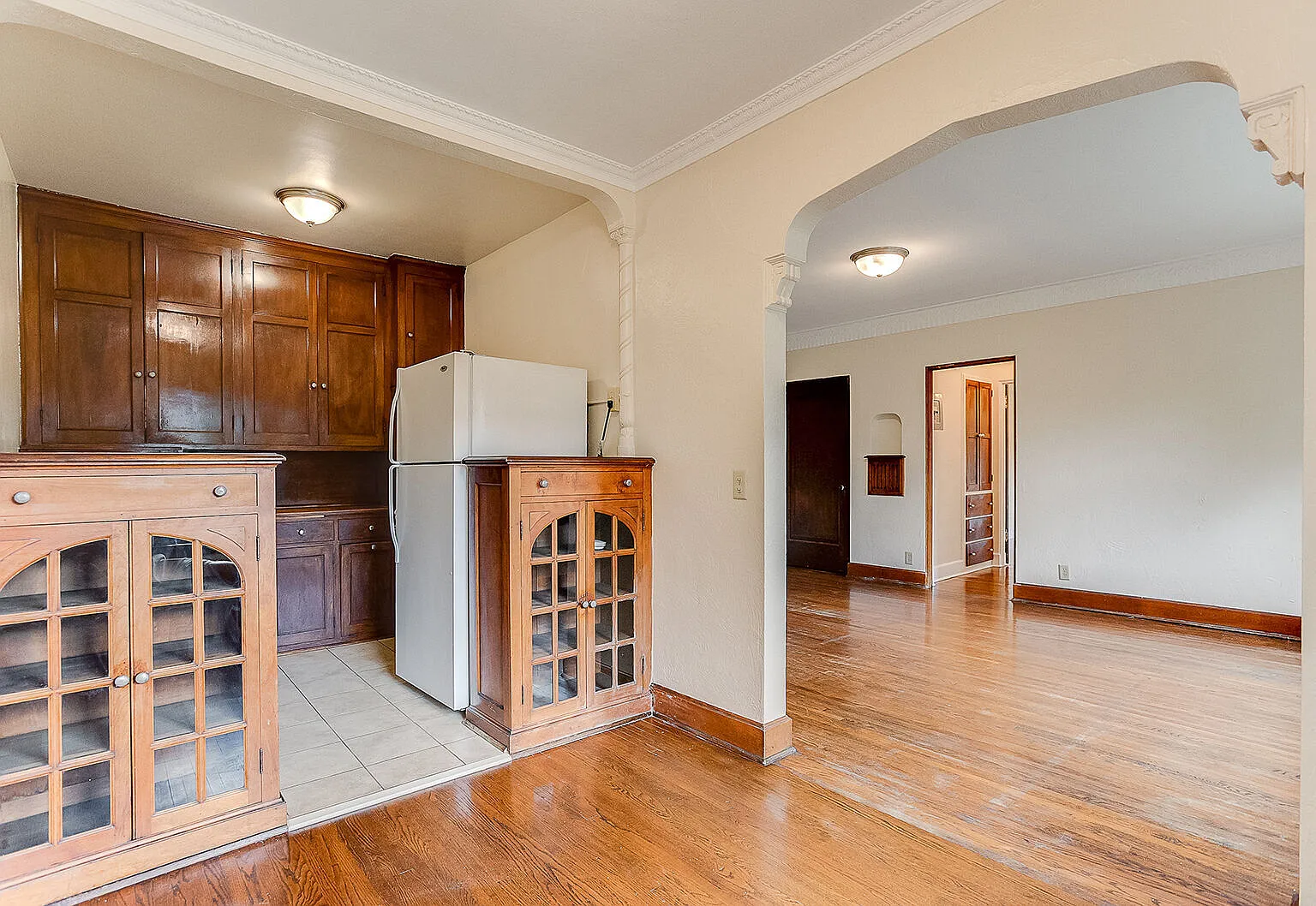 2885 James Ave. S. — Photo 2