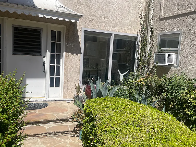1147 S Westmoreland Ave #1 — Photo 6