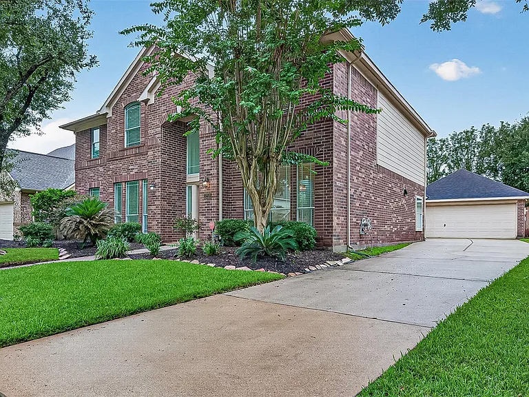 3218 Twinmont Ln — Photo 2