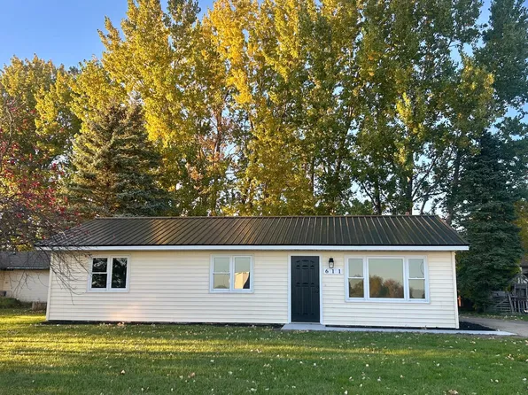 611 Evergreen St, Thief River Falls, MN 56701