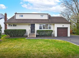 25 Lincoln Rd N, Plainview, NY 11803