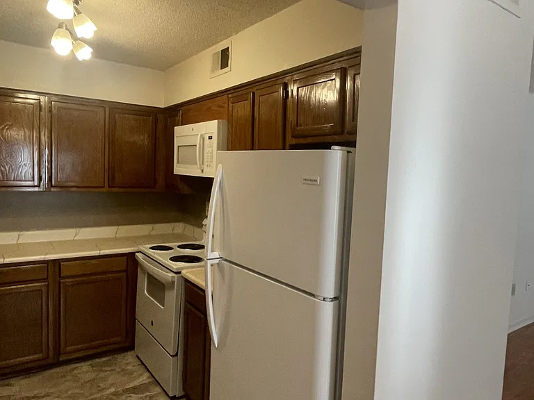 Deer Run Apartments — Photo 13