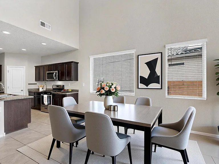 4345 Skyline Loop NE — Photo 2