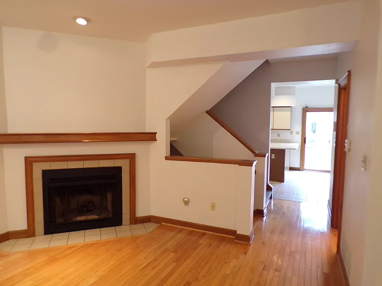 76 W Hubbard Ave — Photo 4