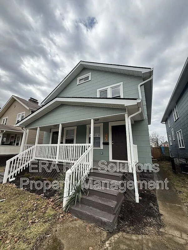 3 bed, 1.5 bath, $1,800 — Photo 1