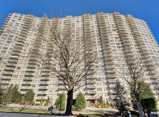 555 North Ave APT 12A, Fort Lee, NJ 07024