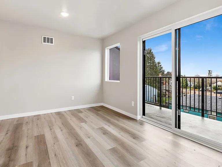 343 Martin St — Photo 15