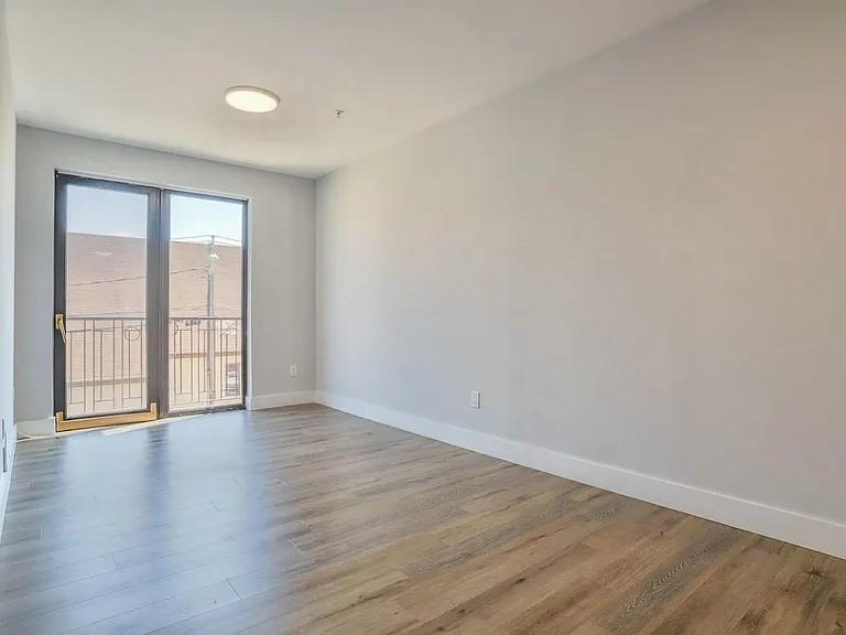 502 Broadway #301 — Photo 7