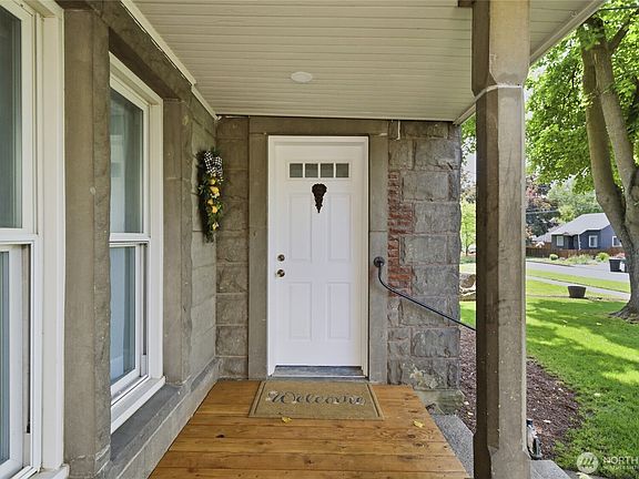 4th image of 1040 Pomona Street