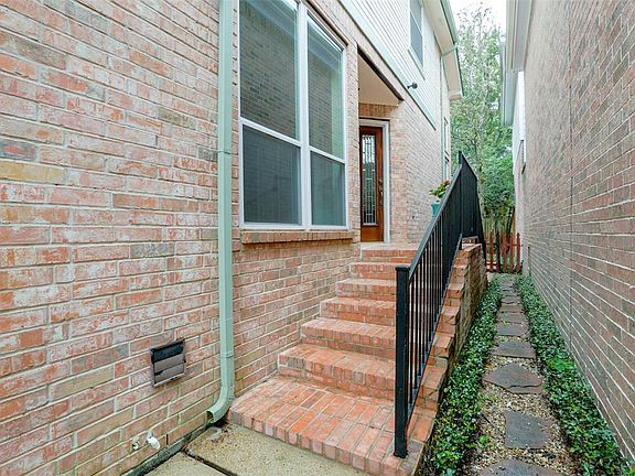 3rd image of 1211 Saint Johns Woods St