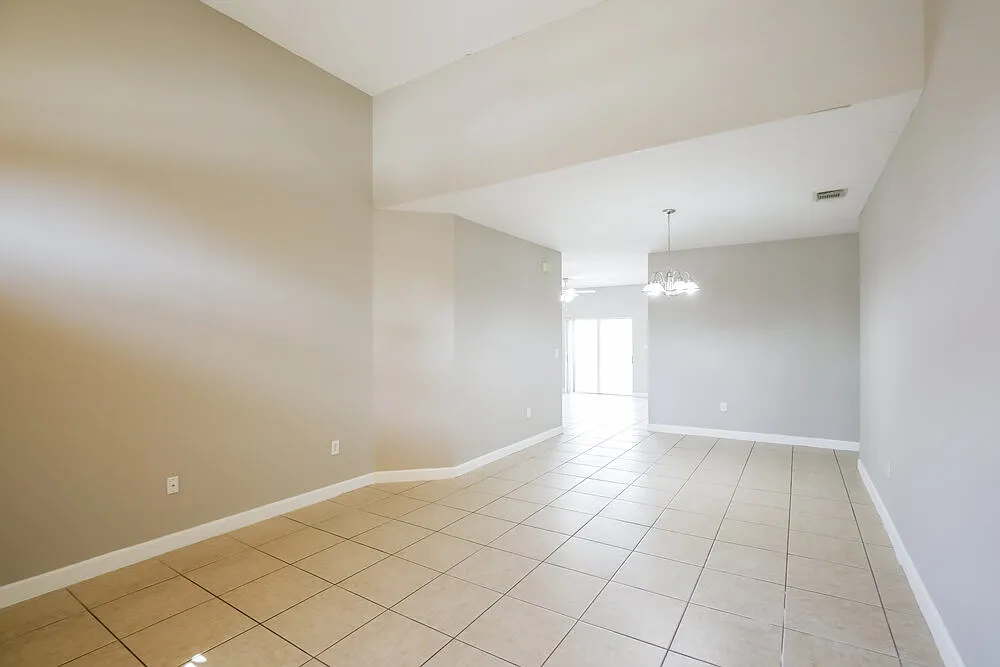 4 bed, 2.0 bath, 2004 sqft, $3,670 — Photo 3