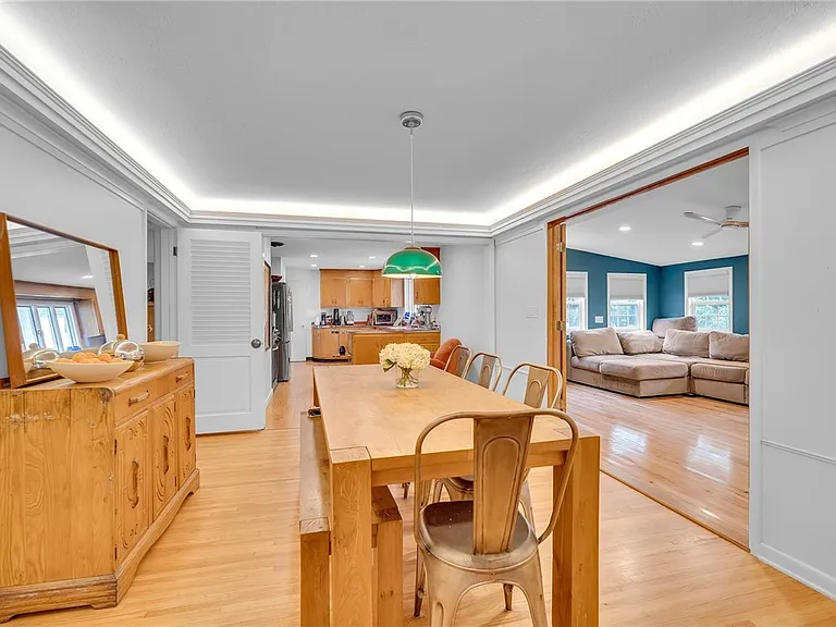 114 Burbank Dr — Photo 14