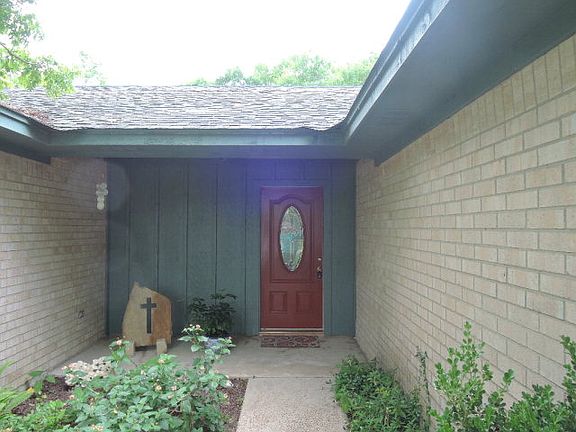 2nd image of 204 Cottonwood St