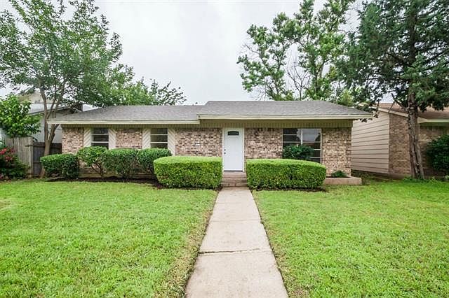 1st image of 922 Wandering Way Dr