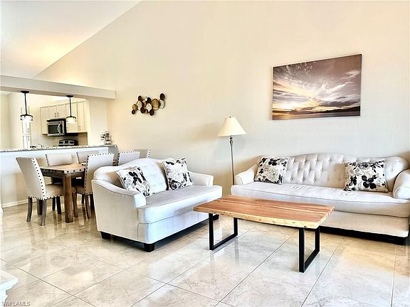 2nd image of 320 Robin Hood Cir Unit 202