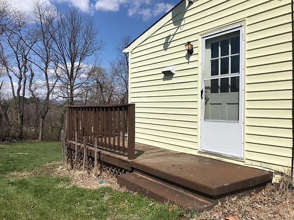 4th image of 216 Mill St