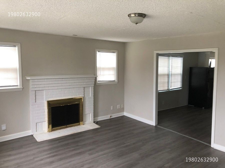 2nd image of 1620 W Airline Ave