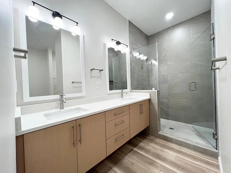 547 Winton Ter NE #2E — Photo 8