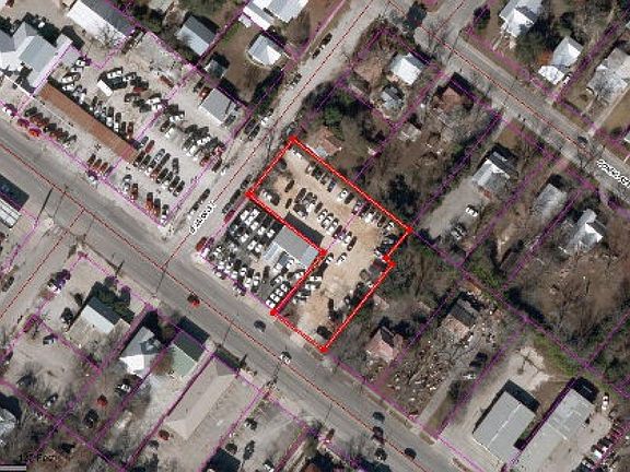 5th image of 635 S Seguin Ave