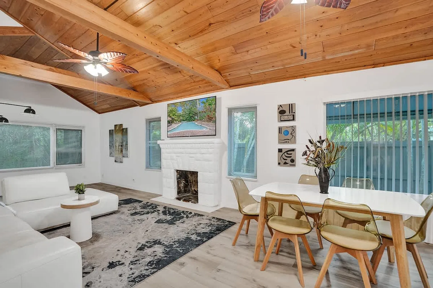 2 bed, 1.0 bath, 4004 sqft, $3,616 — Photo 3