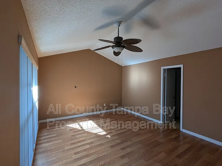 10914 Landon Ln — Photo 7