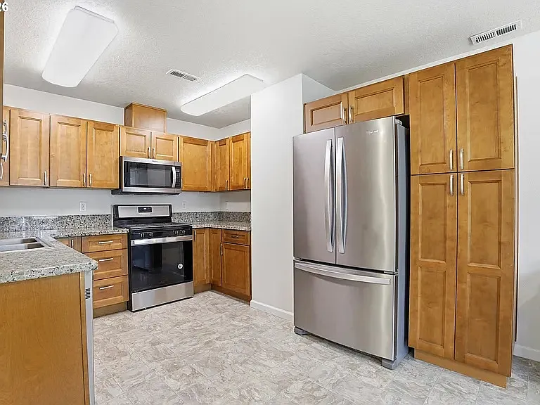 427 Harris Ln — Photo 8