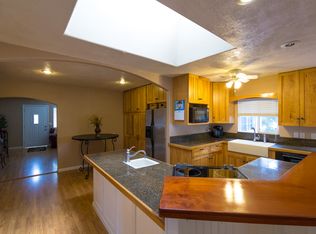 735 Hillcrest Ln, Fallbrook, CA 92028