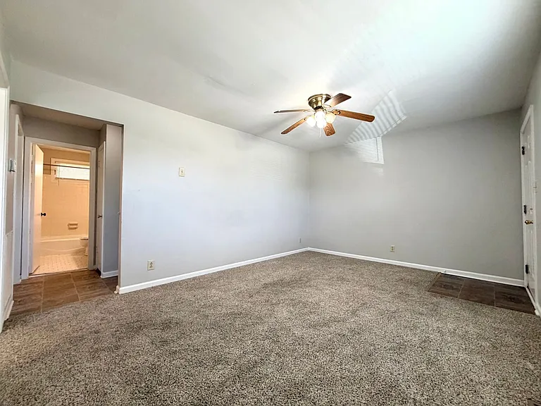 Bancroft Circle Apartments — Photo 15