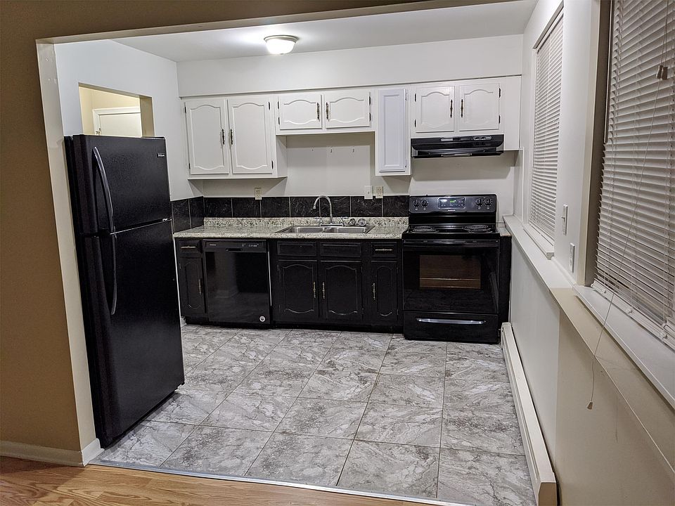 1st image of 3207 Park Dr APT 5