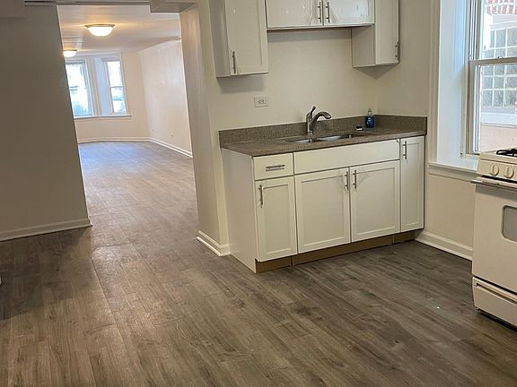 4th image of 3060 N Central Park Ave