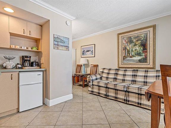 4th image of 445 S Gulfview Blvd #123