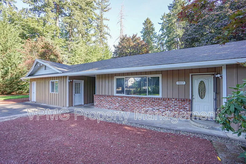 4 bed, 2.0 bath, 1818 sqft, $2,995 — Photo 4