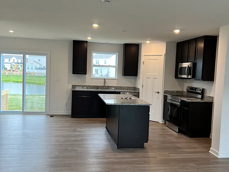38 Hemingway Ave — Photo 3