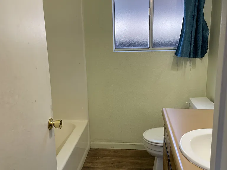 553 W 23rd St #B — Photo 13