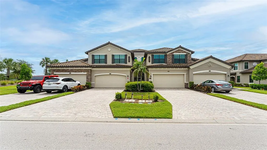 3 bed, 2.0 bath, 2110 sqft, $4,250 — Photo 2