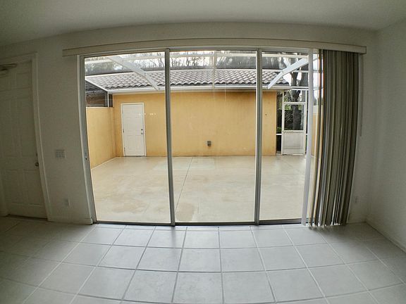 3rd image of 28500 Alessandria Cir