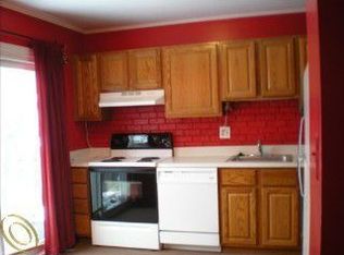 962 Leaf Ct, Rochester Hills, MI 48307