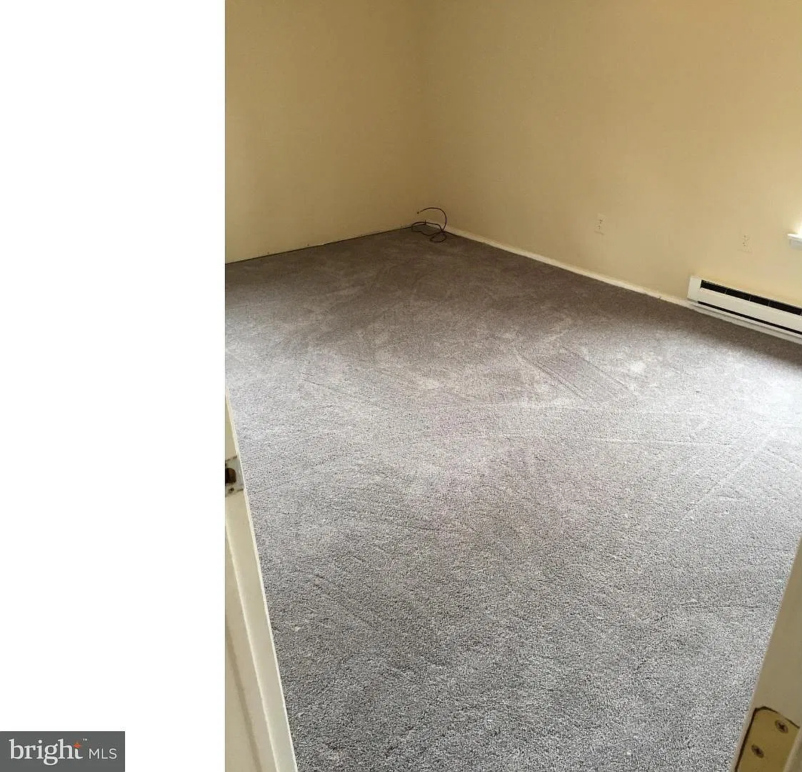 3 bed, 1274 sqft, $2,300 — Photo 4