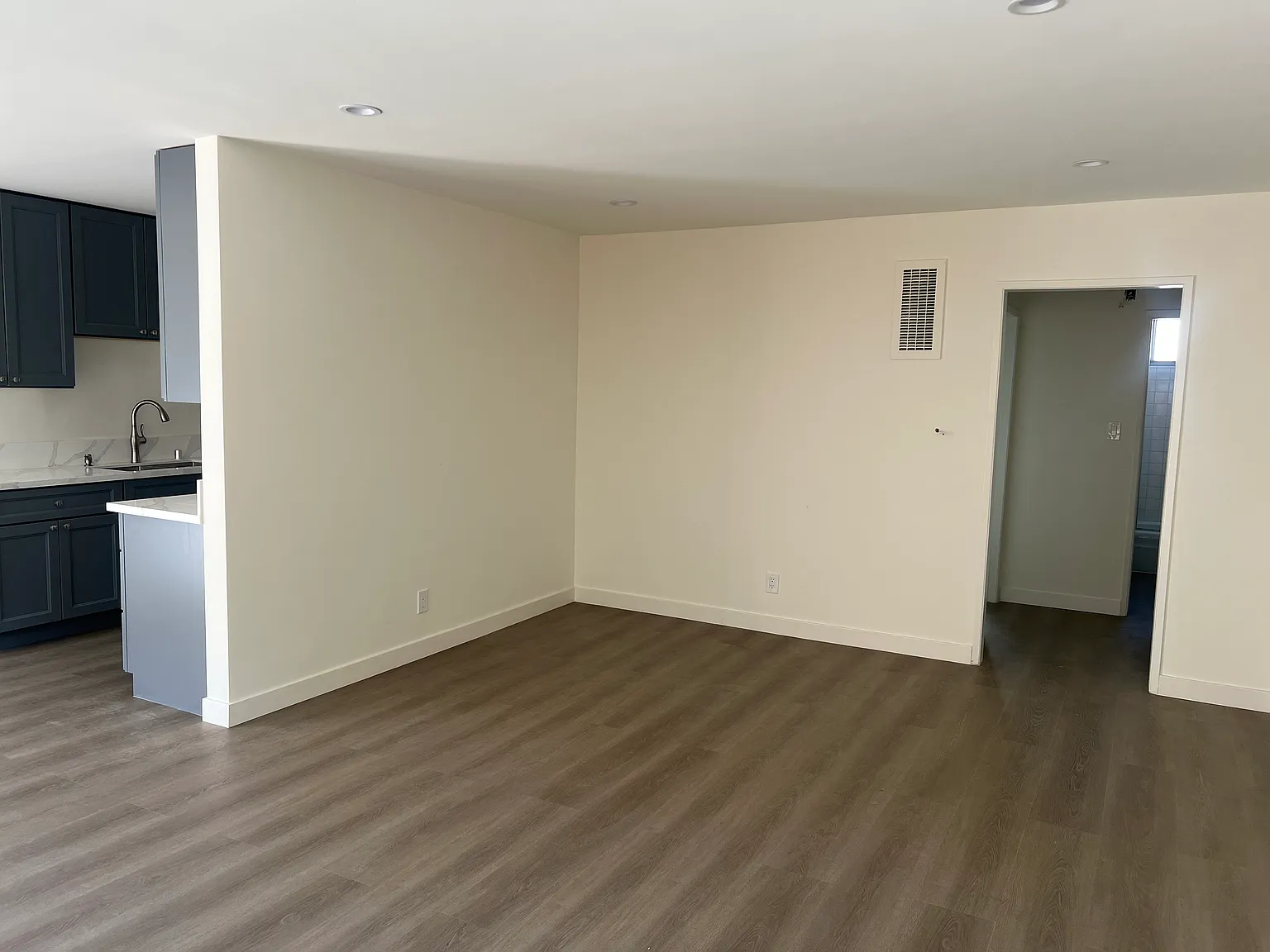 1 bed, 700 sqft, $2,400 — Photo 3