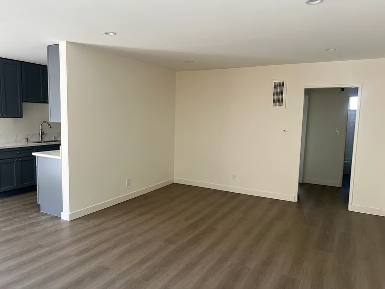 1329 Barry Ave #3 — Photo 2