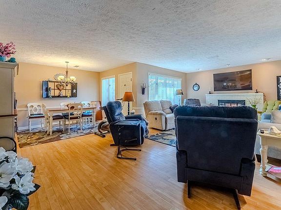 4th image of 874 E Bell Dr #C