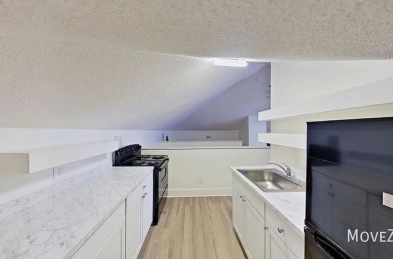 209 E Peace St #C — Photo 23