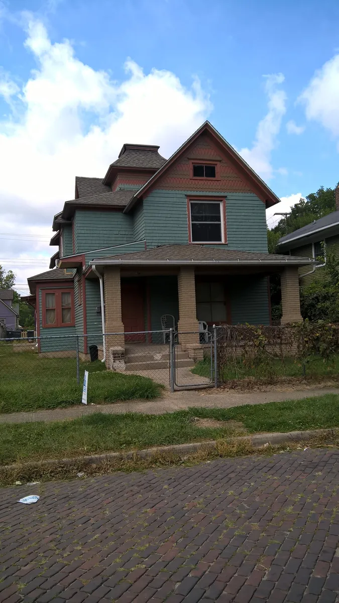 721 Cushing - Front Photo_08212017 - 721 Cushing St