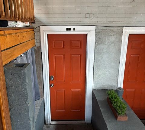 4th image of 421 W 7th Ave #B