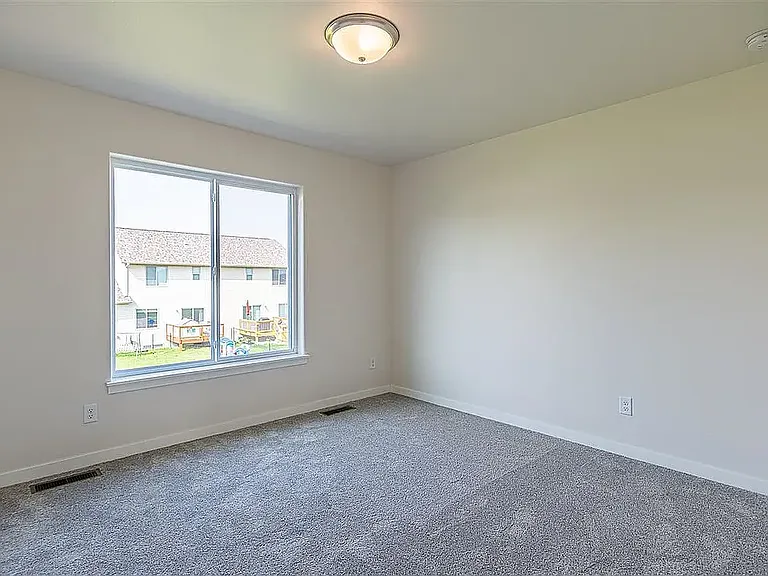 1175 Exchange St — Photo 10